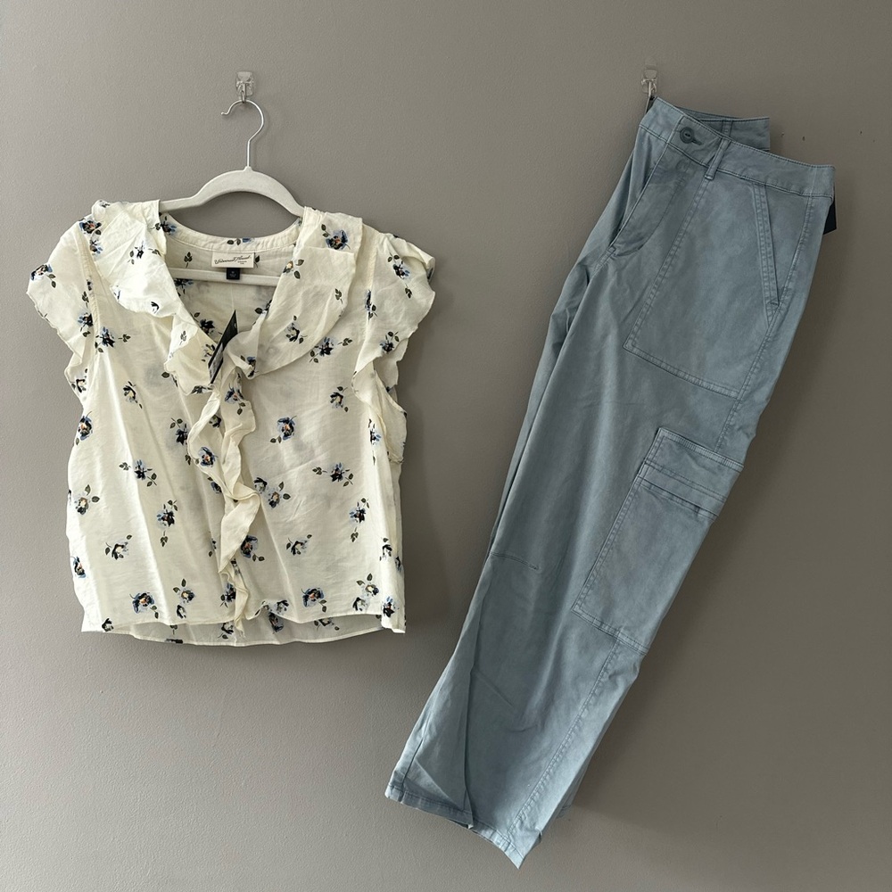 Universal Thread Light Blue Cargo Capris NWT - image 1